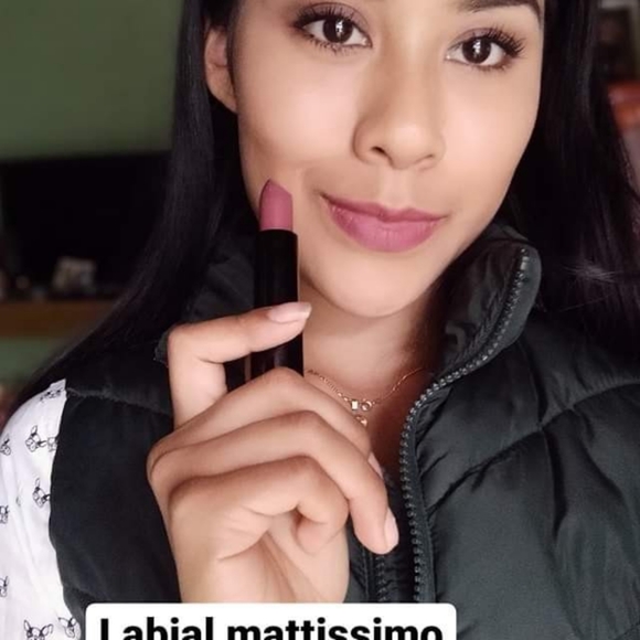 Mary Kay Mattissimo Lipstick Essenziale Nude. - Picture 9 of 9